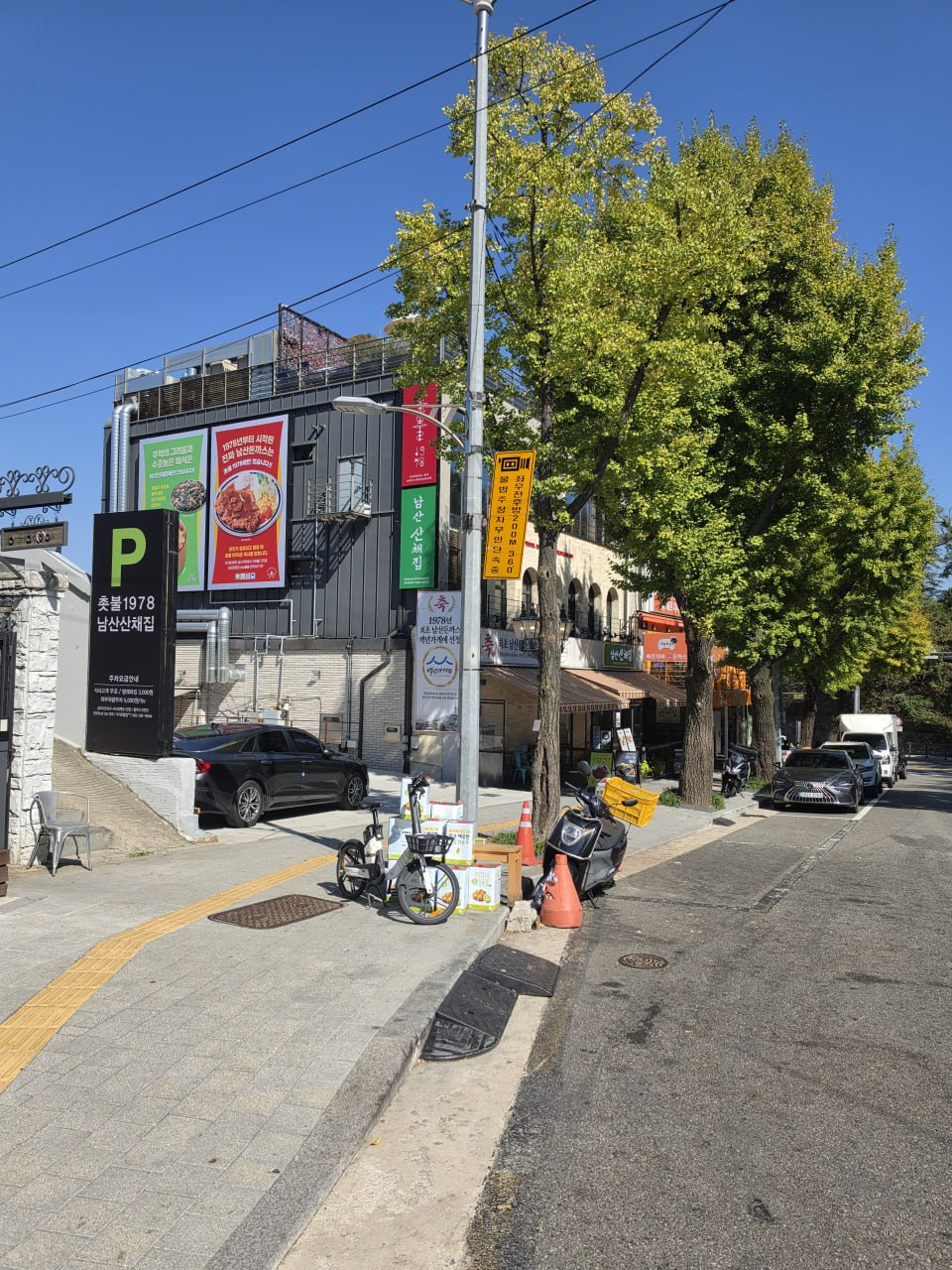 Street approach to CHOTBOOL 1978 near the Namsan Cable Car area